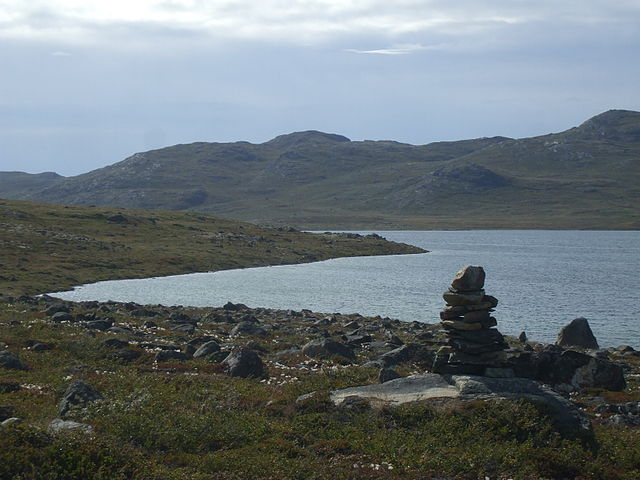 640px-kangerlussuaq_a_sissimiut_2_inukshuk_cairn_groenland_2009_expedition_acarre