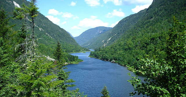 640px-malbaie_river_in_hautes-gorges-de-la-riviere-malbaie_national_park_quebec_canada